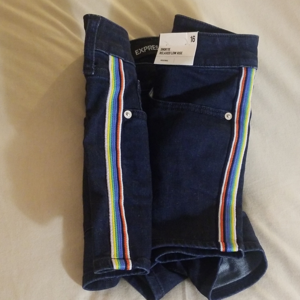 Shorts - Picture 2 of 5